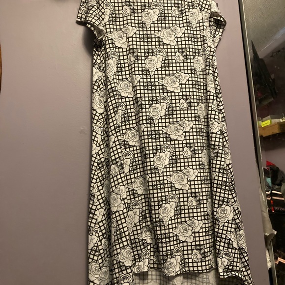 LuLaRoe Dresses & Skirts - Lularoe Carly dress